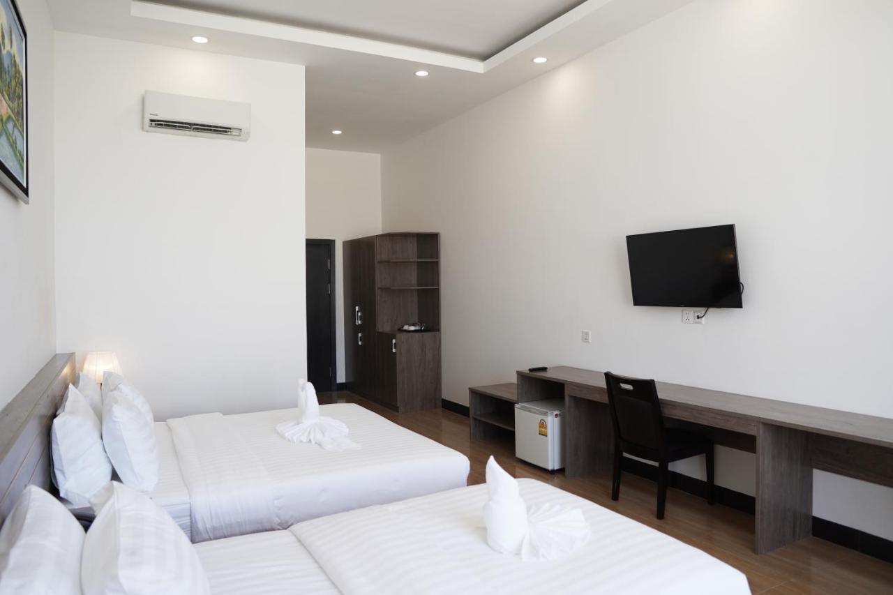 แอปเปิ้ล โฮเต็ล ทรี-แอร์พอร์ต พนมเปญ Hotel ภายนอก รูปภาพ